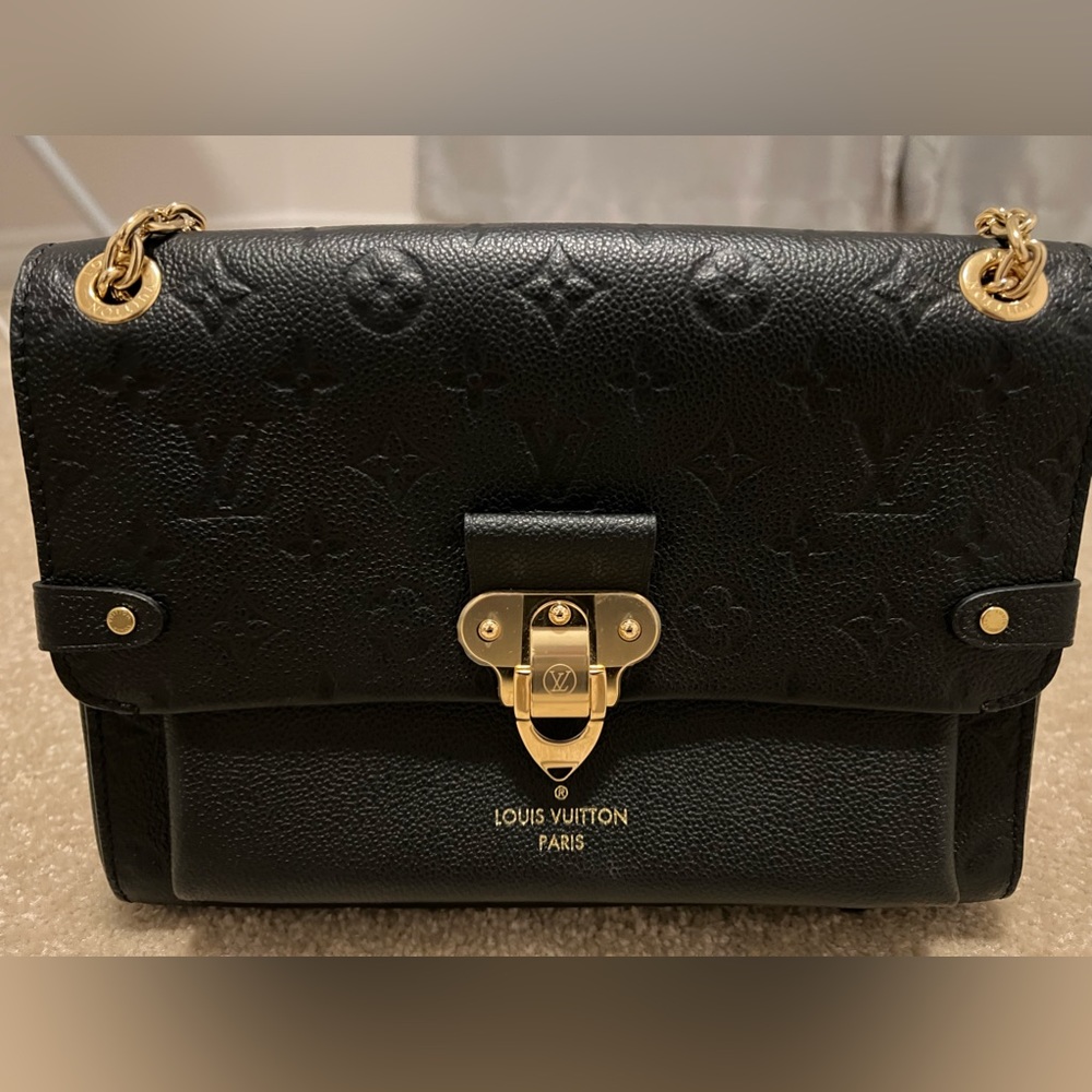 Louis Vuitton Vavin PM in black leather. Like new!